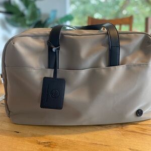 Adrienne‎ Vittadini Tan and Black Travel Bag Weekender